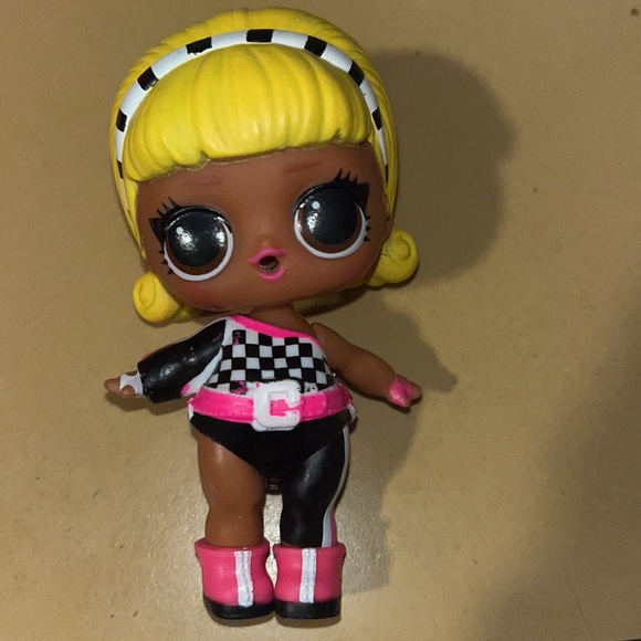 Selling bundle of USED L.O.L surprise dolls, accessories, furniture, and more! - Picture 5 of 15
